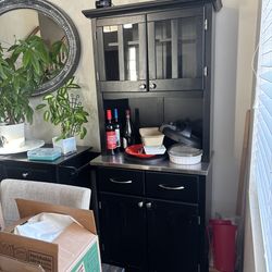 Bowery Hill Buffet with 2 Door Panel Hutch in Black