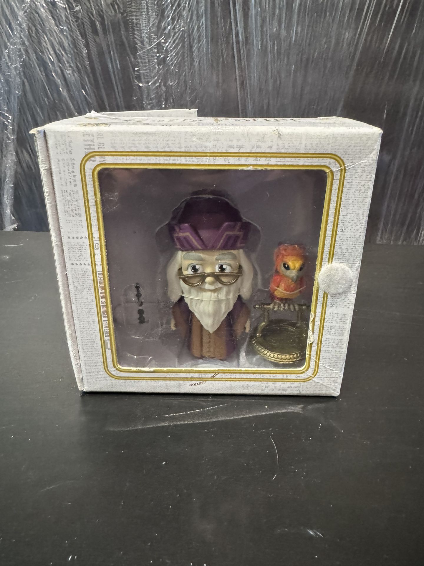 Harry Potter Albus Dumbledore with Fawkes Figure – Wizarding World Collection – Box Wear