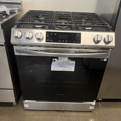 OPEN BOX SAMSUNG GAS SLIDE IN STOVE 30”WIDE