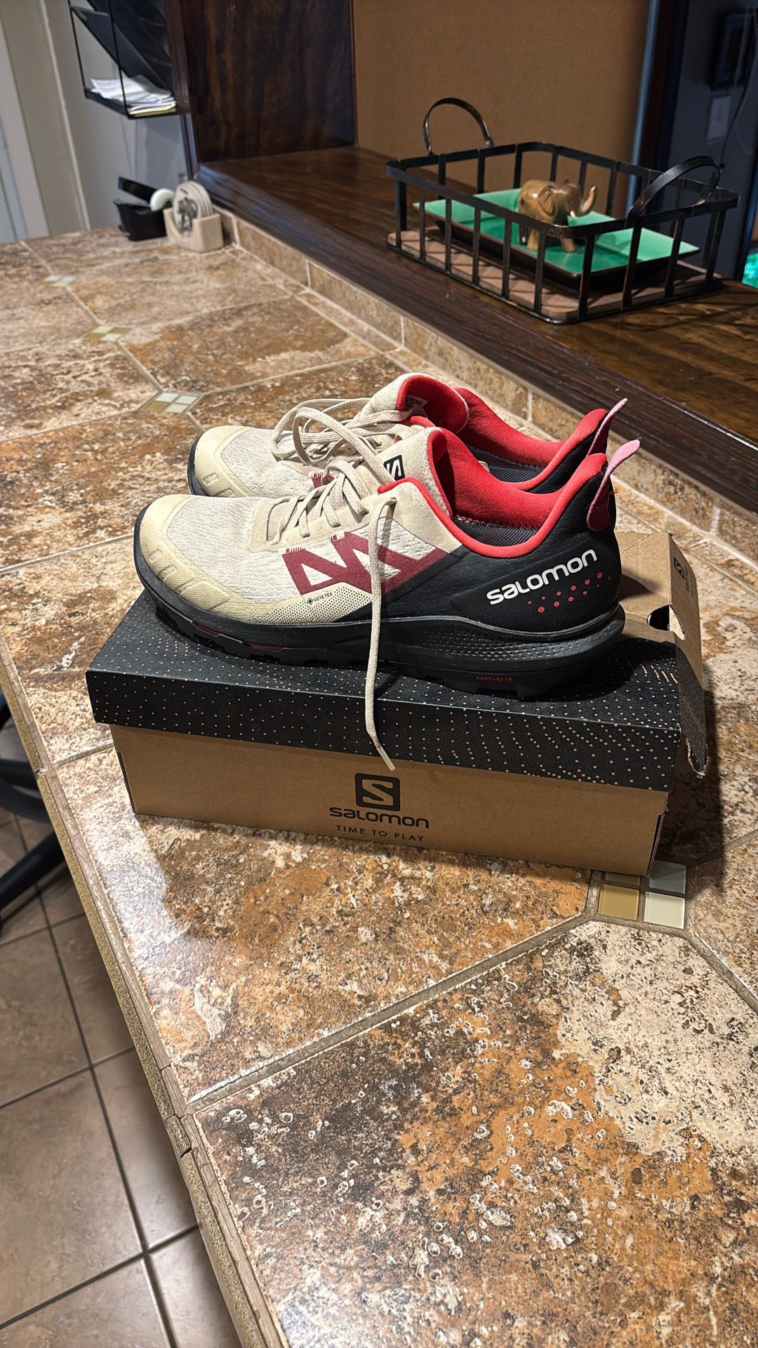 Saloman Tennis Shoes… Men’s Size 12.5