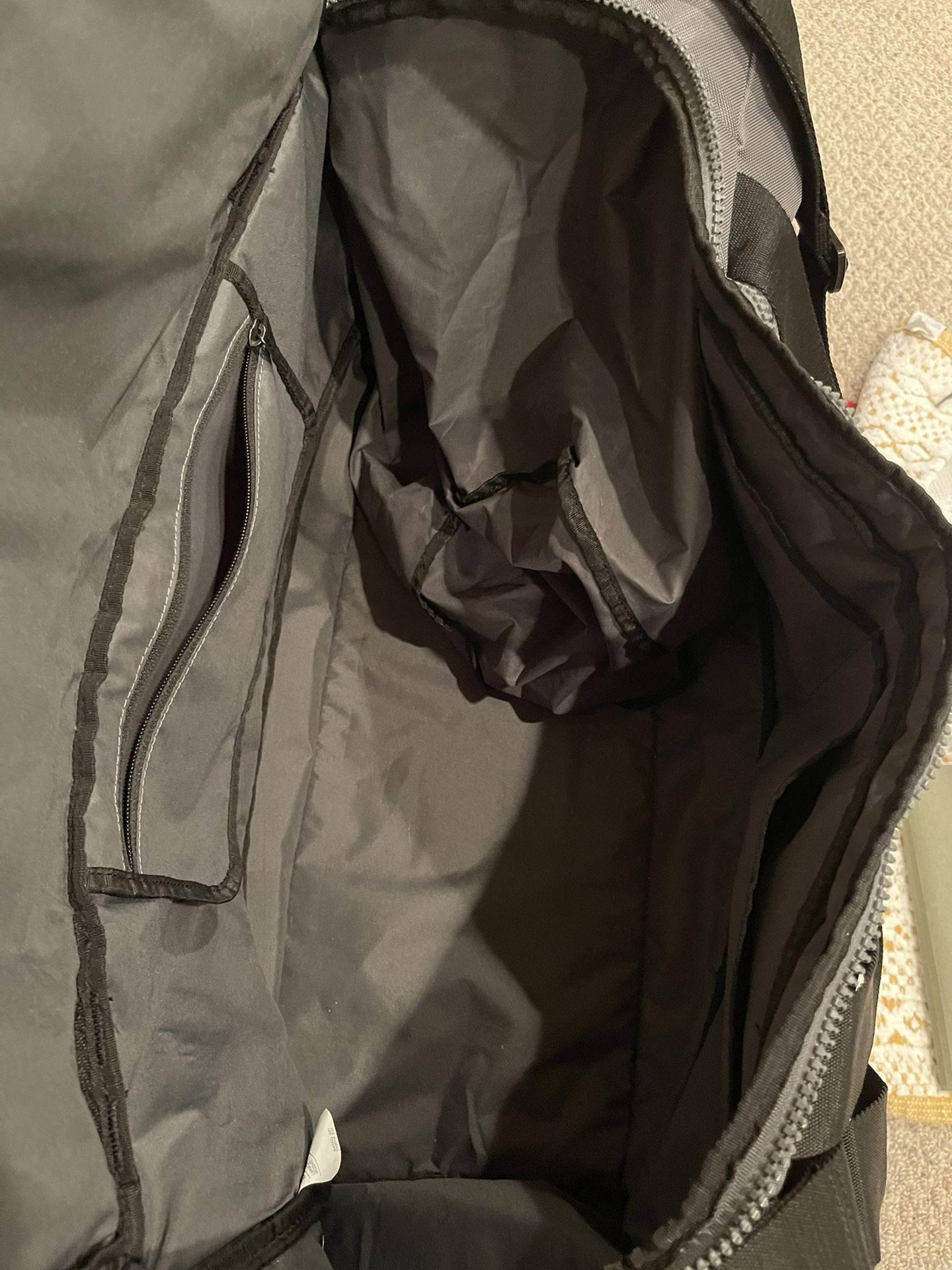 NWT Steve Madden Black duffle gym bag for Sale in Kent, WA - OfferUp