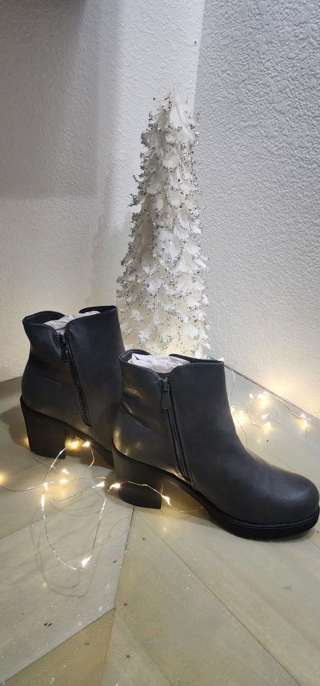 $28 GRAY Platform Boots 8.5 