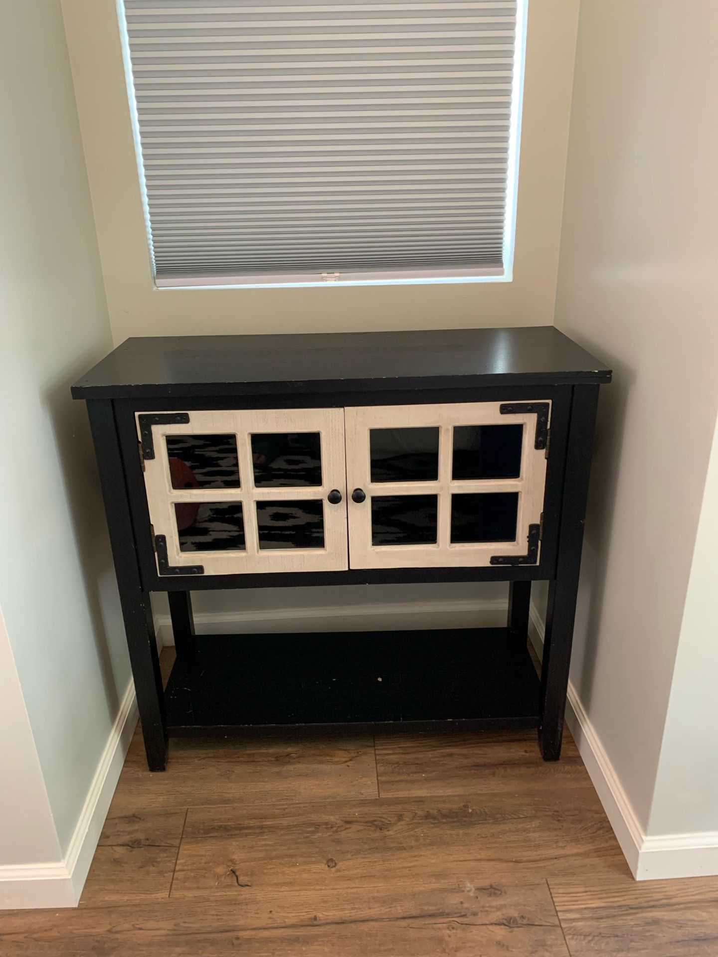 Cabinet / Console / Tv Stand