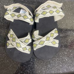 Beautiful 4 Y Sandals New For Sale