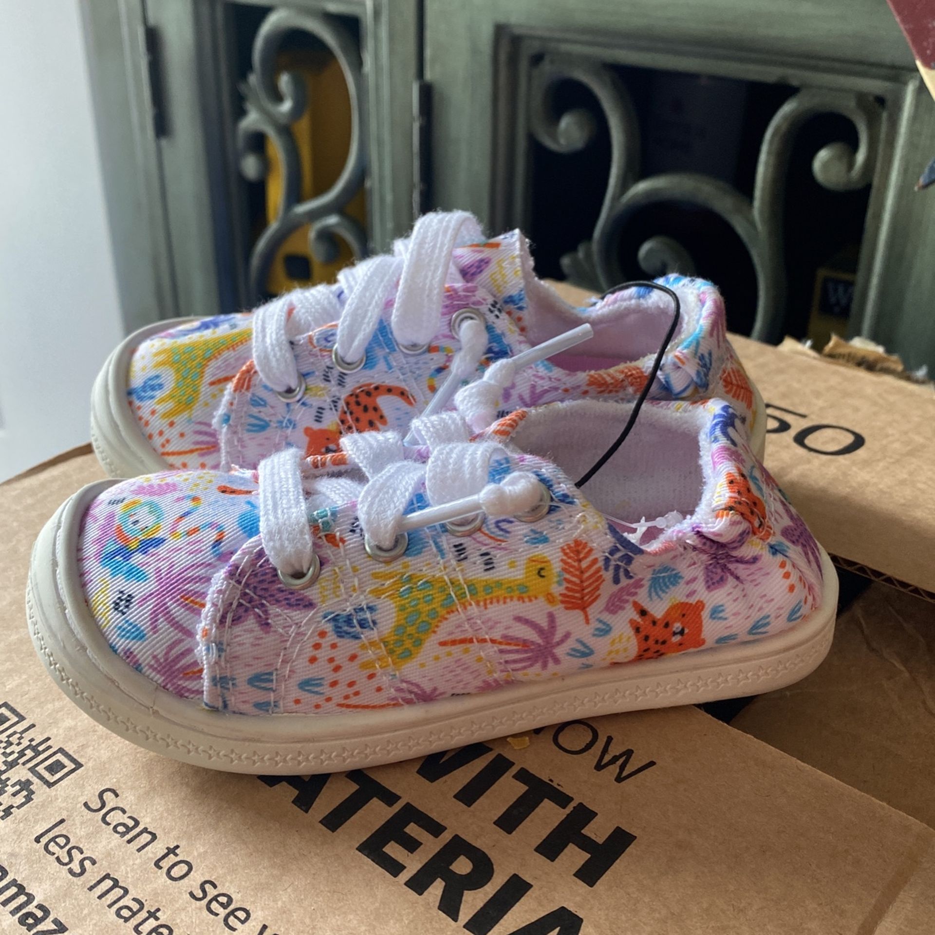 New Little Girls Shoe Size 8