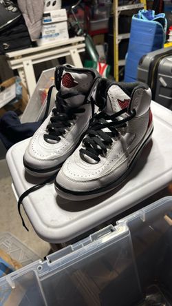 Jordan’s Size 5 Y/7 Women’s