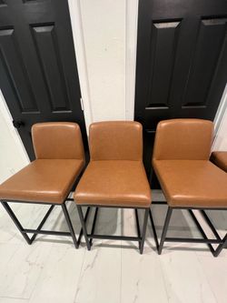 4 like new barstools - counter height