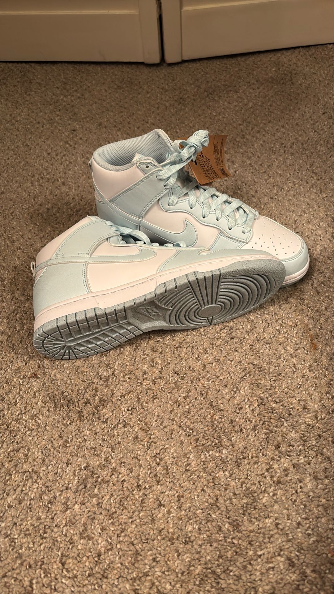 Women’s Size 7.5 NIKE Shoe