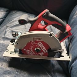Milwaukee Circular Saw 