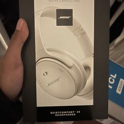 Quiet Comfort 45 Bose Headphones!!