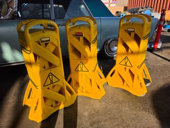 Rubbermaid foldable safety barriers