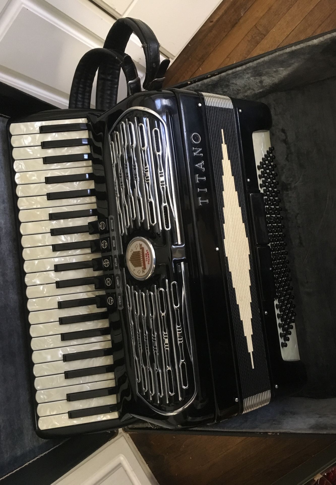 TITANO ACCORDIONS 120 Bass 5/2 register