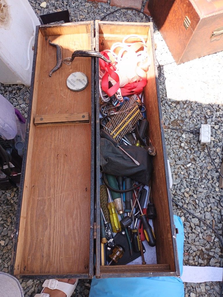 Trunk With Few Tools