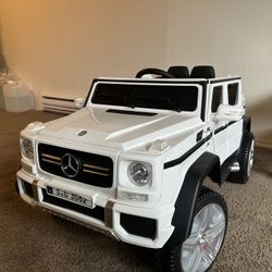 Mercedes Benz 12 V Vehicle Toy 