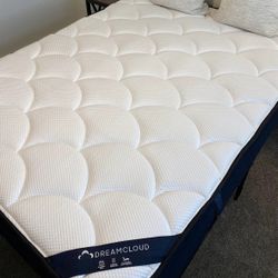 The DreamCloud, Queen, Like New, Perfect Condition