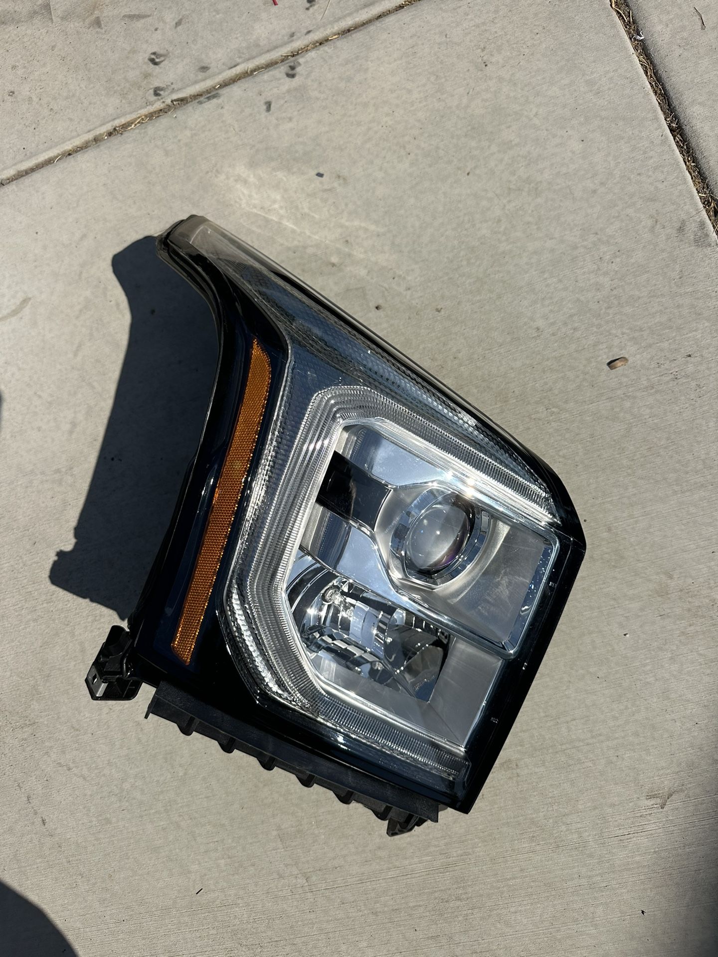 New Gmc Yukon Passenger Headlight 15-20
