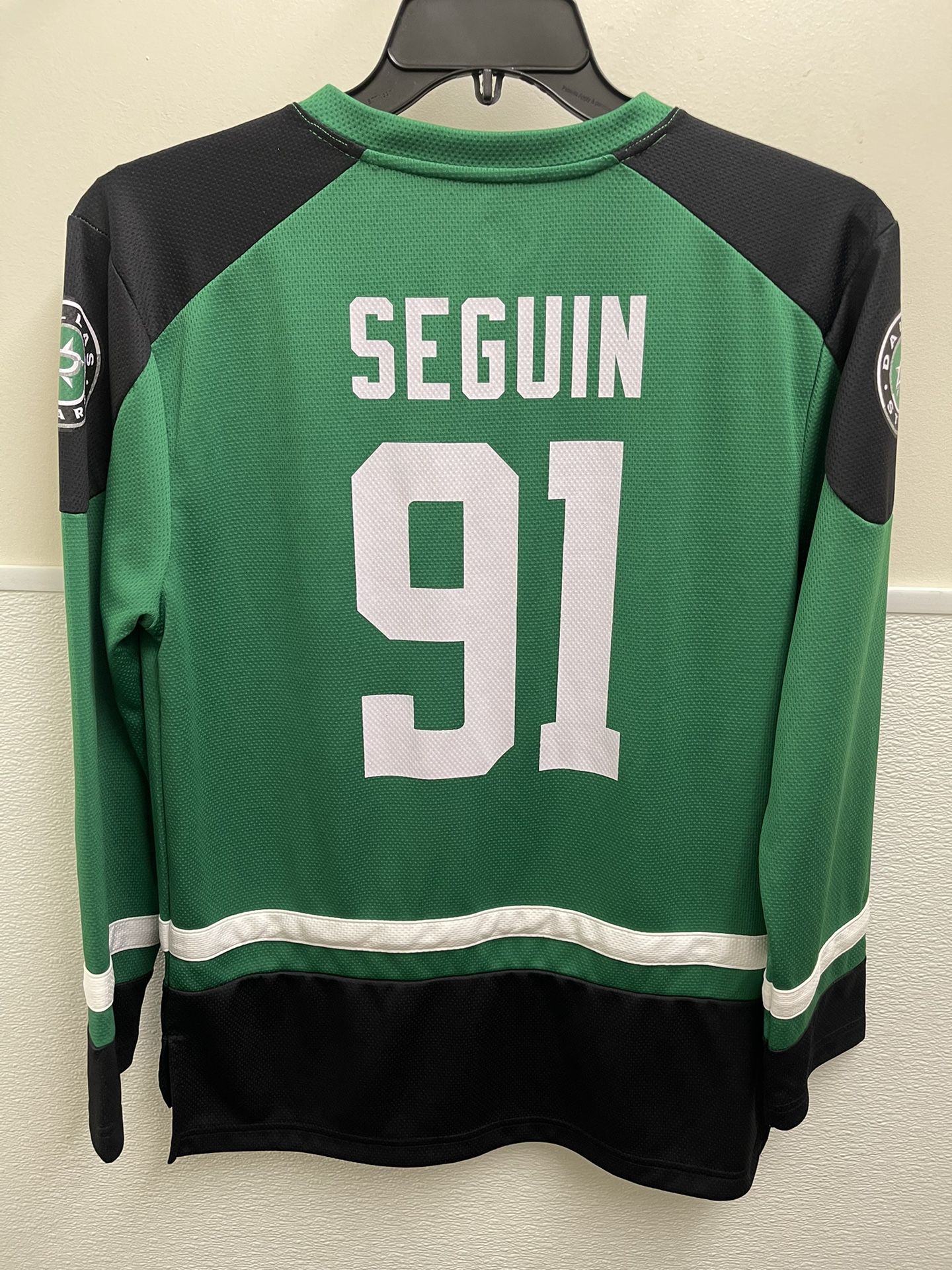 Youth Dallas Stars CCM Hockey Jersey for Sale in Scarsdale, NY - OfferUp