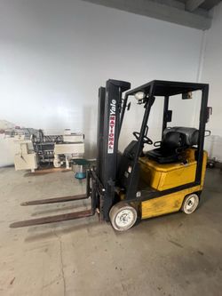 Forklift Yale Triple Mast
