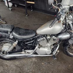 Virago 250 