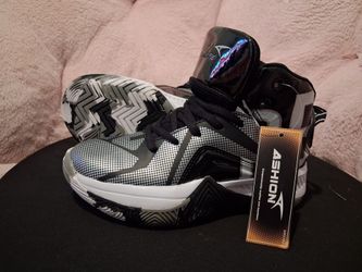 Kids 12.5c basketball shoes