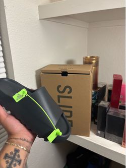 Onyx Yeezy slide