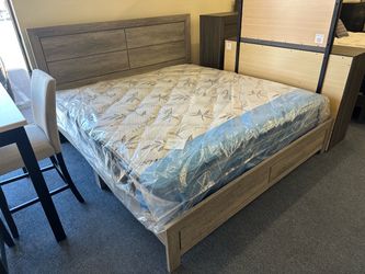 Sale❗️King bed frame w/mattress