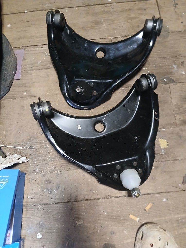 Cchevy GMC  Control Arm With Ball Joints Full Front Set