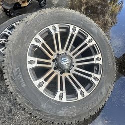 Pirelli 325/55 R22