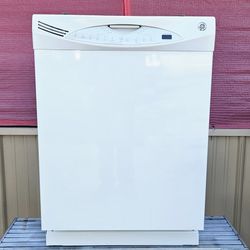🔆🇺🇸☆GE QuitePower ☆🇺🇸🔆 White Dishwaher in Perfect Condition 