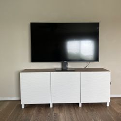 65” Sony Flat Screen Smart Tv On Swivel Stand