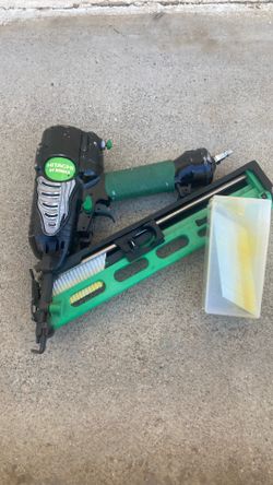 Look ! Nice Hitachi 15ga. Nail Gun . Deal !