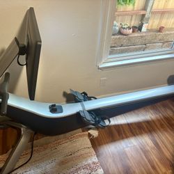 Hydro Pro Rowing Machine With Immersive 22’ HD Rotating Screen 