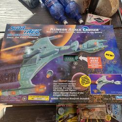 Playmates Star Trek next generation stng Klingon Attack Cruiser boxed