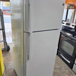Ge refrigerator 28 inch year 2025