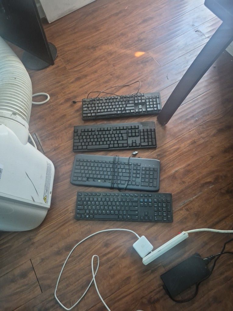 4 Pc/computer Gaming Keyboards For Parts
