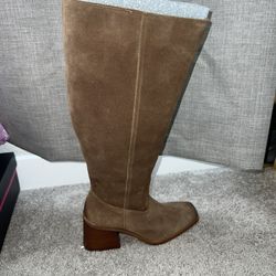 Size 8M Super Hot Boots