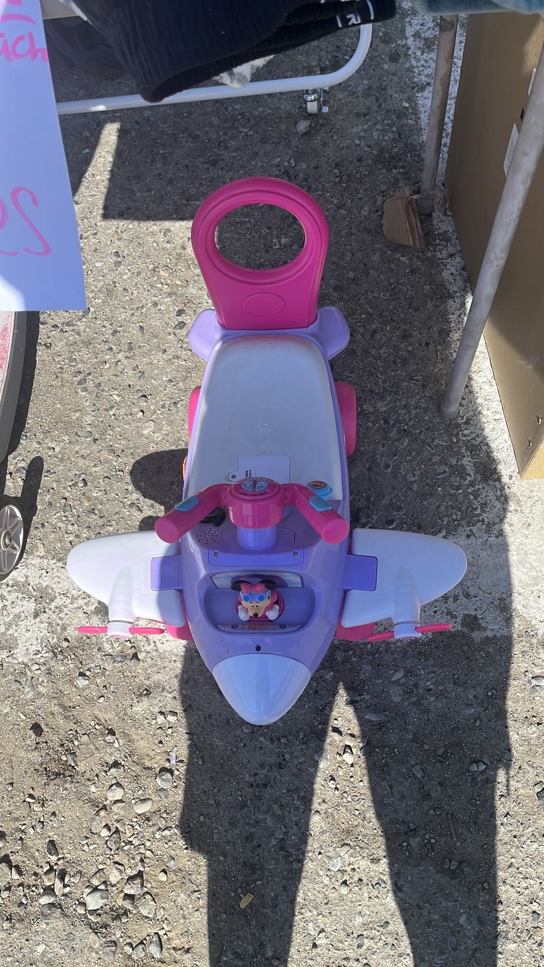 Minnie Mouse airplane ride for kids