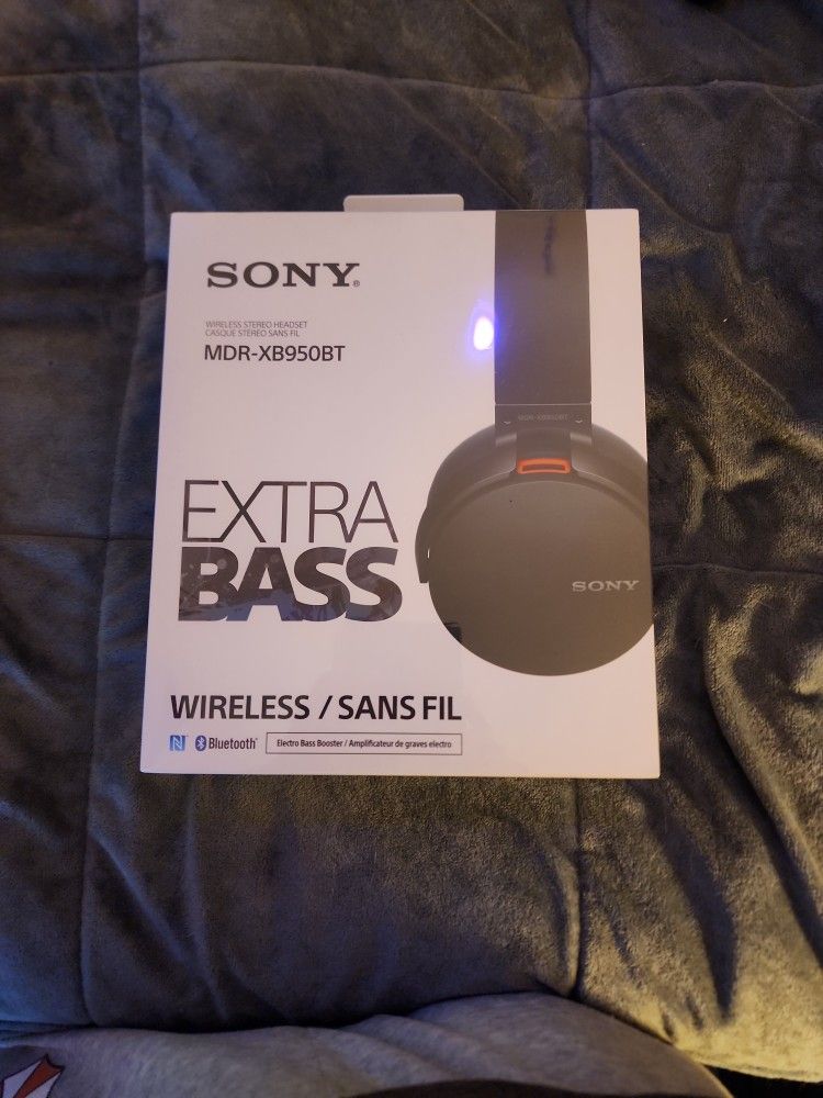 Brand New Sony MDR XB950BT EXTRA BASS WIRELESS HEADSET