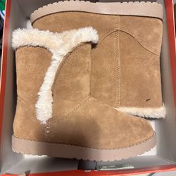 women's fur-lined boots