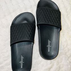 Very nice women’s sandals size(6) only $10