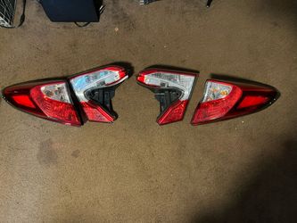 Genuine Toyota C-HR CHR Full Light Set USED (black Trim Cracked) PLEASE READ