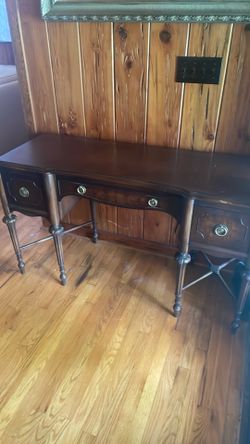 Antique desk with 3 drawers