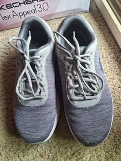 Womens size 81/2 used memory foam skechers