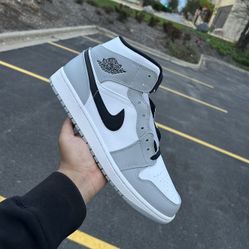 Air Jordan 1 Mid Smoke Grey