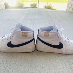 Nike Royal Court 2’s Size 10.5