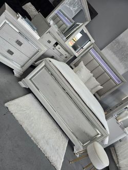 ✨️4pc Queen, King Bedrooms ✨️ Furniture Sectionals, Dining Avail
