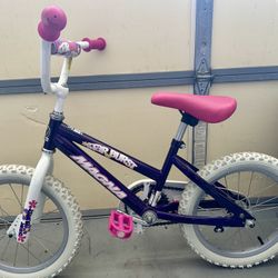 Girls Magna Star Burst Bike With Training Wheels