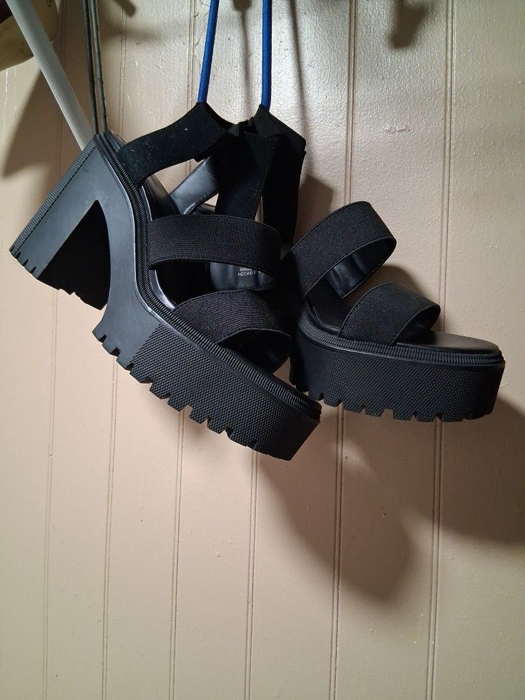 Adorable Platform Heel Sandles