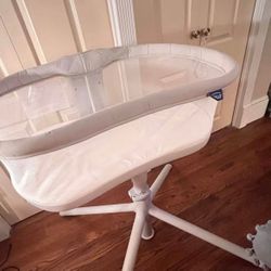 Halo Swivel Bassinet