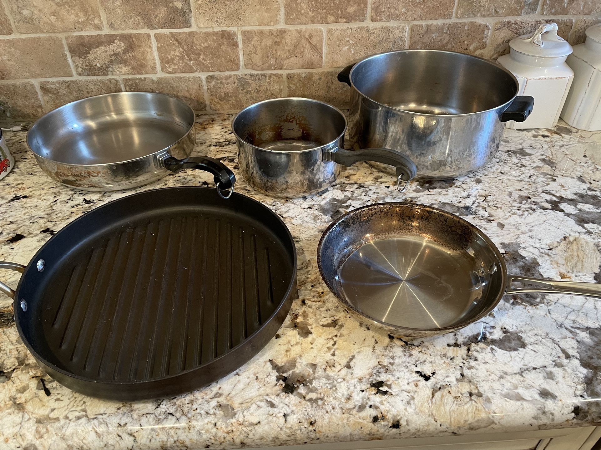 Set Of Pots